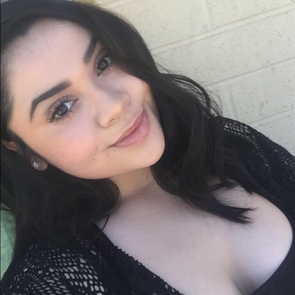 Meet your Posher, Adrine - Picture 1 of 1